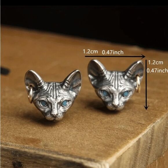 Gothic Silver Tone Cat Earrings Frosted Blue eyes, Engraved Details, Unique - Picture 4 of 4